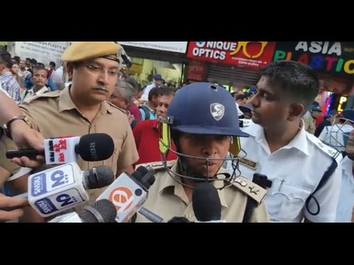 সিপির ইস্তফার দাবিতে অনড় ডাক্তারি পড়ুয়ারা,লালবাজার থেকে কিছু দূরেই চলছে অবস্থান