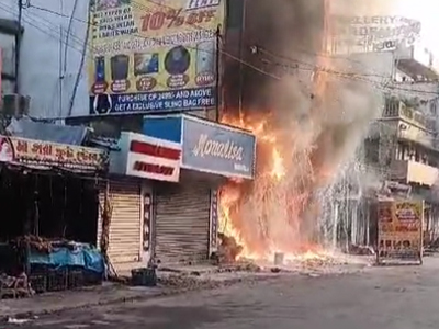 পুজোর আগে আগুন: দুর্গাপুরের দোকানে লক্ষাধিক টাকার ক্ষতি